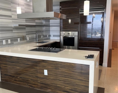 1100 Biscayne Blvd - Photo Thumbnail 15