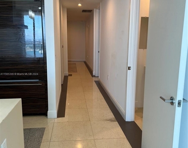 1100 Biscayne Blvd - Photo Thumbnail 17