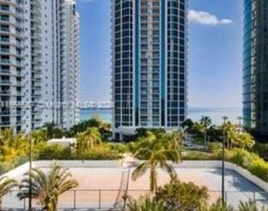 18671 Collins Ave - Photo Thumbnail 1