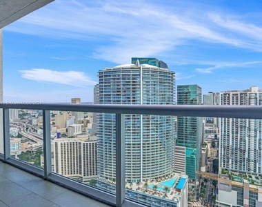 475 Brickell Ave - Photo Thumbnail 8