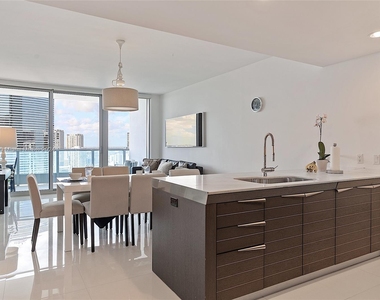 200 Biscayne Boulevard Way - Photo Thumbnail 0