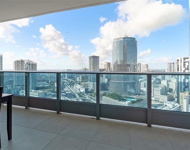 200 Biscayne Boulevard Way - Photo Thumbnail 2