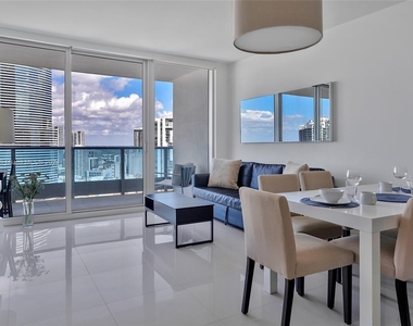 200 Biscayne Boulevard Way - Photo Thumbnail 5