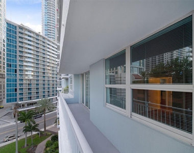 1111 Brickell Bay Dr - Photo Thumbnail 12