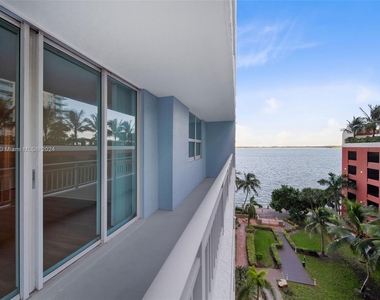 1111 Brickell Bay Dr - Photo Thumbnail 11