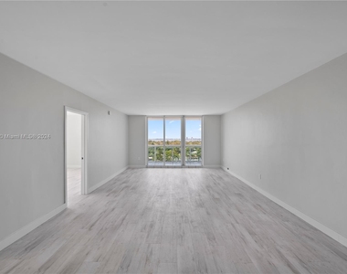 5001 Collins Ave - Photo Thumbnail 22