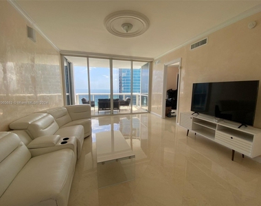 18101 Collins Ave - Photo Thumbnail 3