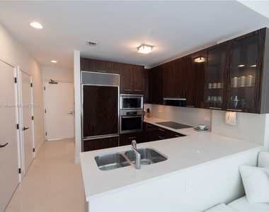 6799 Collins Ave - Photo Thumbnail 2