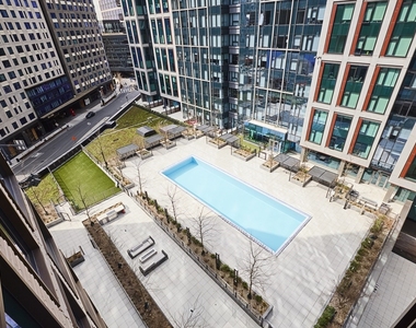 135 Seaport Blvd - Photo Thumbnail 29