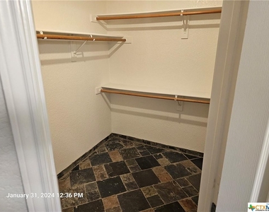 5611 Montrose Drive - Photo Thumbnail 6