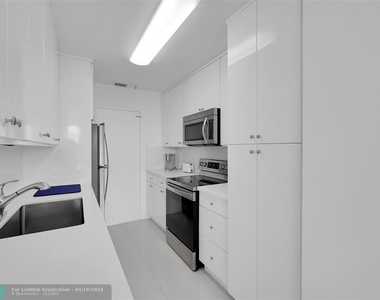 4925 Collins Ave - Photo Thumbnail 6