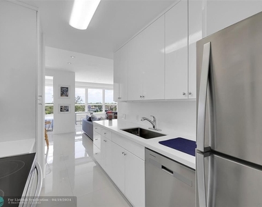 4925 Collins Ave - Photo Thumbnail 5