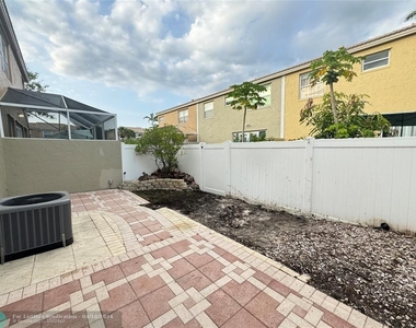 1365 Nw 154th Ln - Photo Thumbnail 5