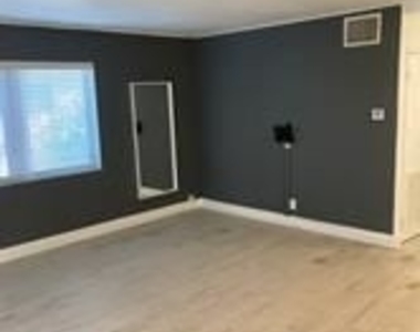 2716 Ne 30th Pl - Photo Thumbnail 6