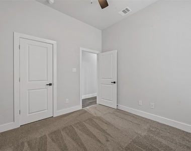 4207 Scarsdale Lane - Photo Thumbnail 13