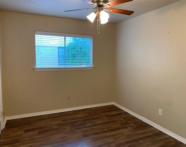 2724 Biloxi Lane - Photo Thumbnail 5