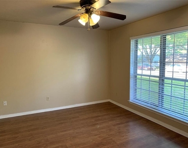 2724 Biloxi Lane - Photo Thumbnail 4