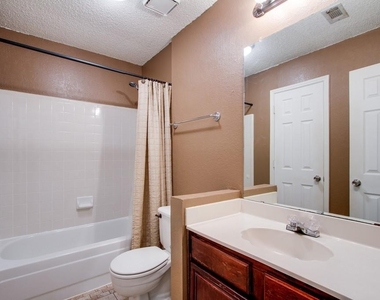 2104 Regency Drive - Photo Thumbnail 26