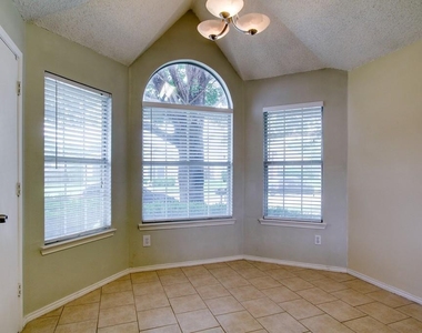 2104 Regency Drive - Photo Thumbnail 15