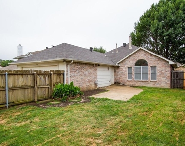 2104 Regency Drive - Photo Thumbnail 27