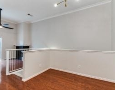 2201 Wolf Street - Photo Thumbnail 3