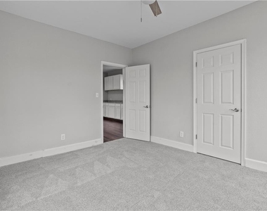 607 E Pembroke Avenue - Photo Thumbnail 10