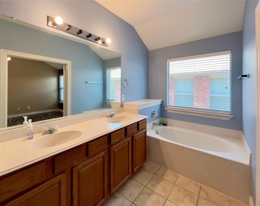 4716 Worchester Lane - Photo Thumbnail 9