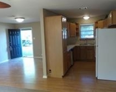 705 Southridge Drive - Photo Thumbnail 2