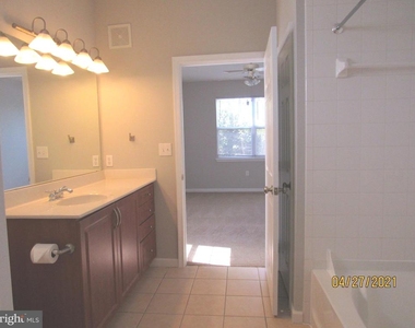 12925 Centre Park Cir - Photo Thumbnail 16