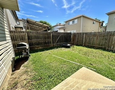 10142 Amber Flora Dr - Photo Thumbnail 32