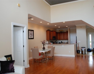 194 Valencia Circle - Photo Thumbnail 5