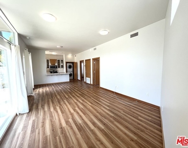 501 N San Vicente Blvd - Photo Thumbnail 1