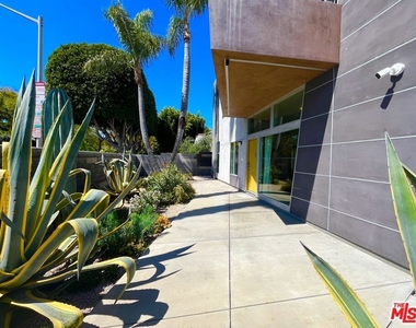 501 N San Vicente Blvd - Photo Thumbnail 0