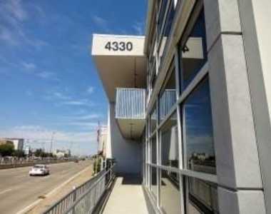 4330 N Central Expressway - Photo Thumbnail 3