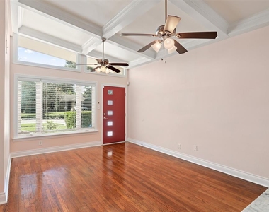 4922 Hialeah Drive - Photo Thumbnail 6