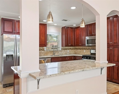 4922 Hialeah Drive - Photo Thumbnail 10