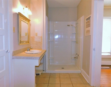 820 N Elm Street - Photo Thumbnail 9