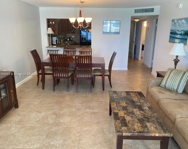 6039 Collins Ave - Photo Thumbnail 13