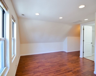 3123 N. Kimball, Unit 6 - Photo Thumbnail 6