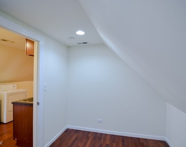 3123 N. Kimball, Unit 6 - Photo Thumbnail 10