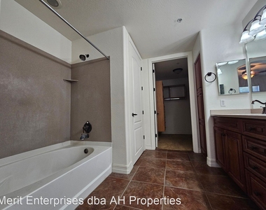 1456 E 9th St #182 - Photo Thumbnail 10