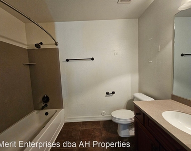 1456 E 9th St #182 - Photo Thumbnail 8