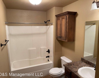 2716 Valley View Dr - Photo Thumbnail 8