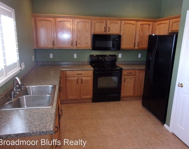 8361 Newbury Way - Photo Thumbnail 4