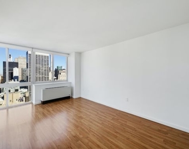 66 West 38th Street - Photo Thumbnail 3