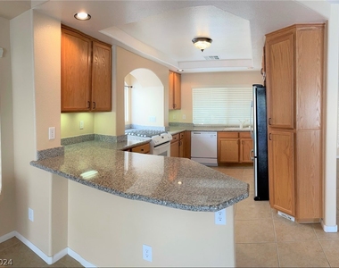 10595 Salmon Leap Street - Photo Thumbnail 12