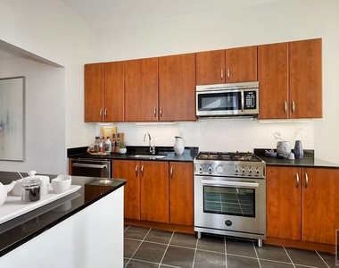 East 34th Street - Photo Thumbnail 5