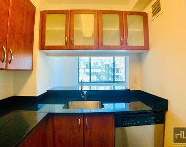 East 34th Street - Photo Thumbnail 4