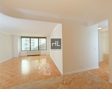 East 57th Street - Photo Thumbnail 1