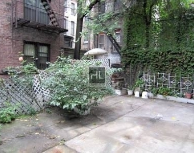 East 83rd Street - Photo Thumbnail 8